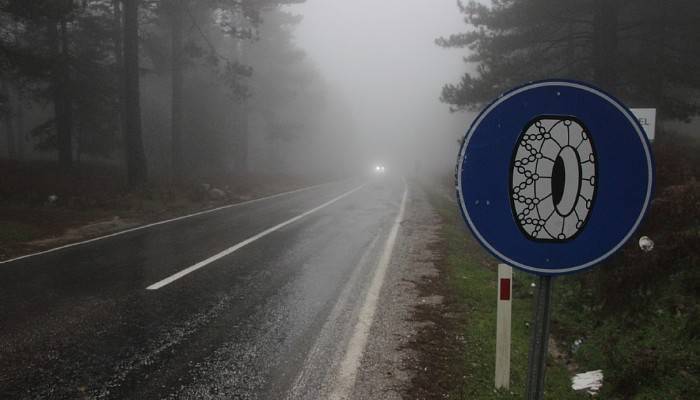 Kazdağları’ nda sis, trafiği olumsuz etkiliyor (VİDEO)