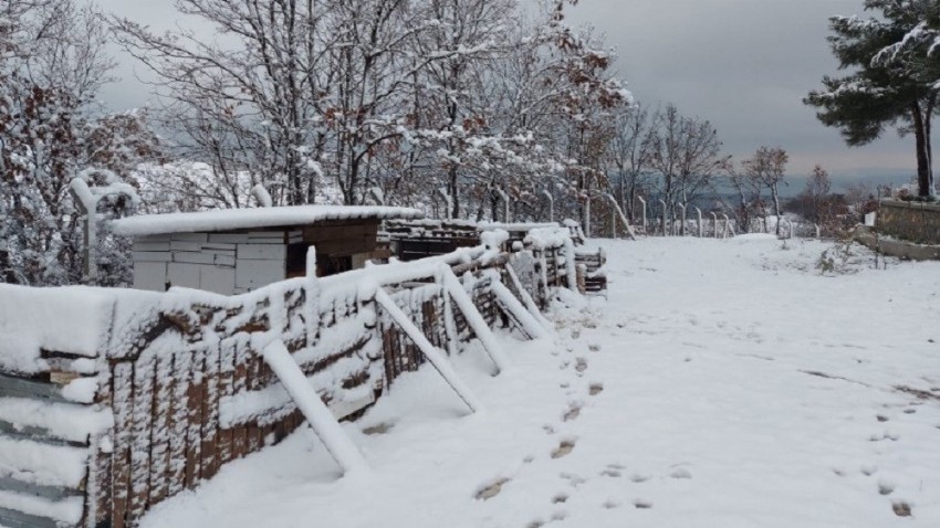 Çanakkale'de Kar Yağışı Büyülü Bir Atmosfer Yarattı