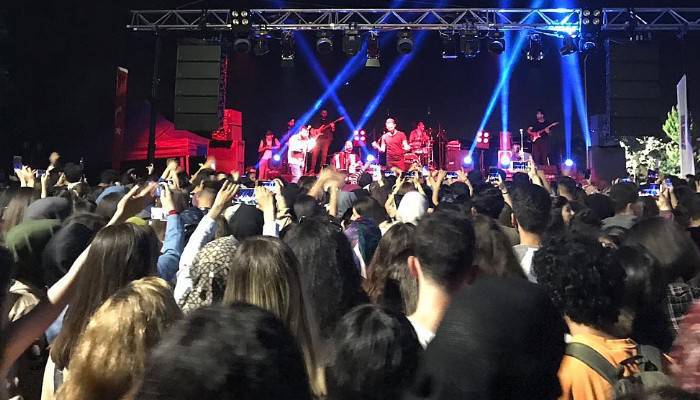 Koliva grubu üniversitelileri coşturdu