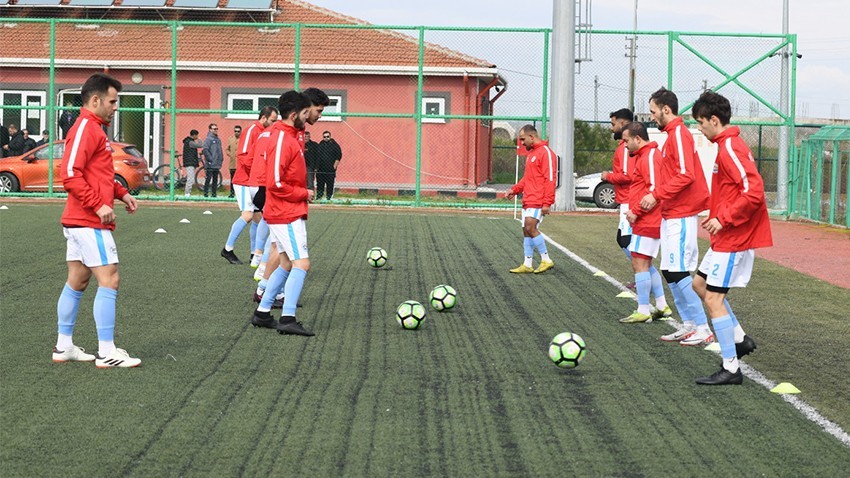 Lapsekispor Kendi sahasında Bayırköyspor ile oynuyor