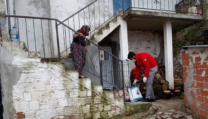 Genç Kızılay Gönüllülerinden Vefa Sosyal Grubuna Destek