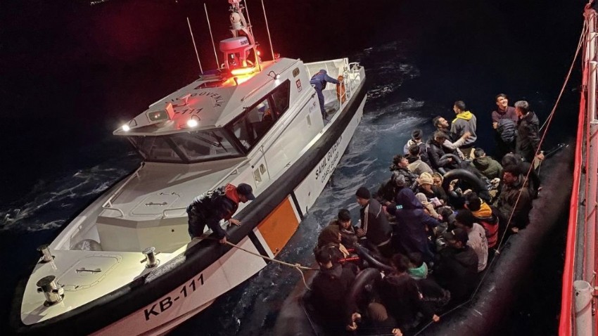 Ayvacık açıklarında 68 kaçak göçmen yakalandı