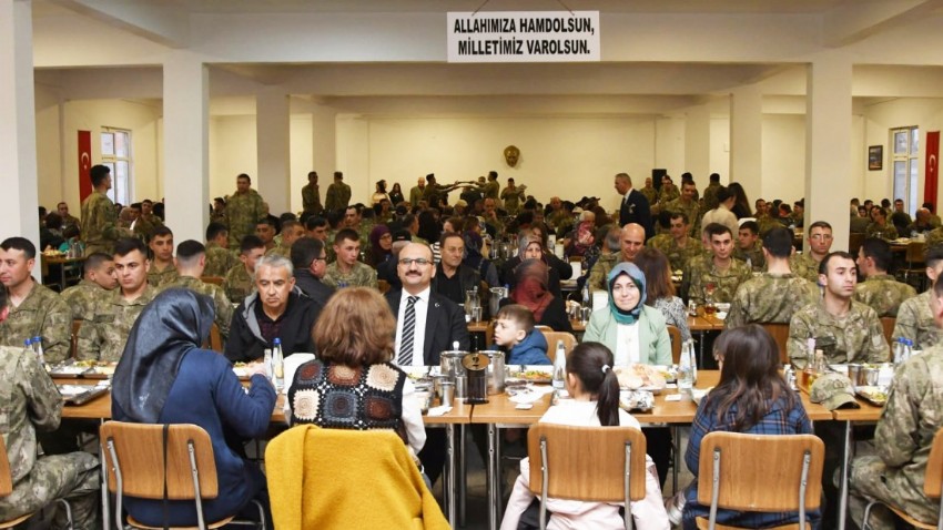 Kaymakam Bekir Abacı Askerlerle İftar Yaptı