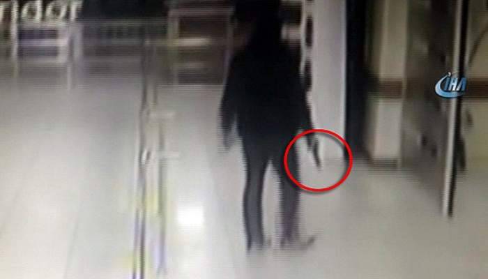 Silahlı şahsın ateş açma anı kameralara böyle yansıdı
