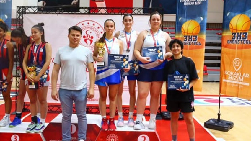 Çanakkaleli Genç Kızlardan Basketbolda Büyük Başarı