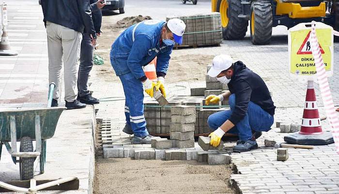 KİLİT PARKE TAŞI YAMA ÇALIŞMALARI DEVAM EDİYOR  