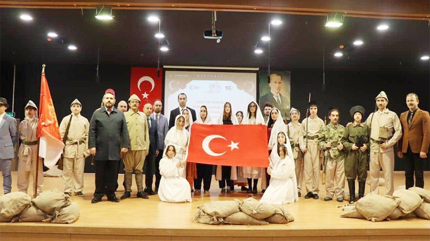 Öğrencilerden ‘Çanakkale Geçilmez’ Tiyatrosu