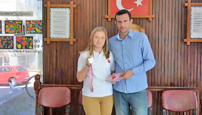 Okçuluk Türkiye Şampiyonu Ece Yapıcı Ödüllendirildi