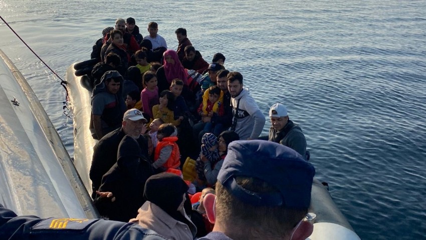Sahil Güvenlik, Düzensiz Göçmenleri Yakaladı