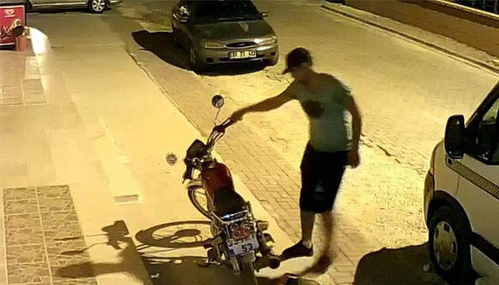 Motosiklet hırsızları böyle çaldı!