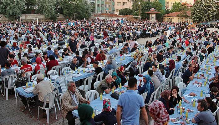 Bodur anısına verilen iftar yemeğine 13 bin kişi katıldı