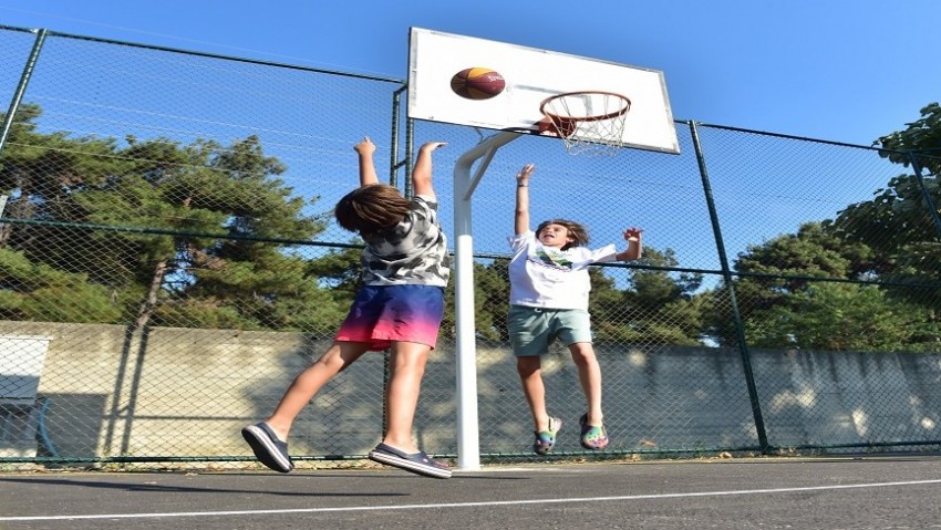 Güzelyalı’ya yeni basketbol sahası