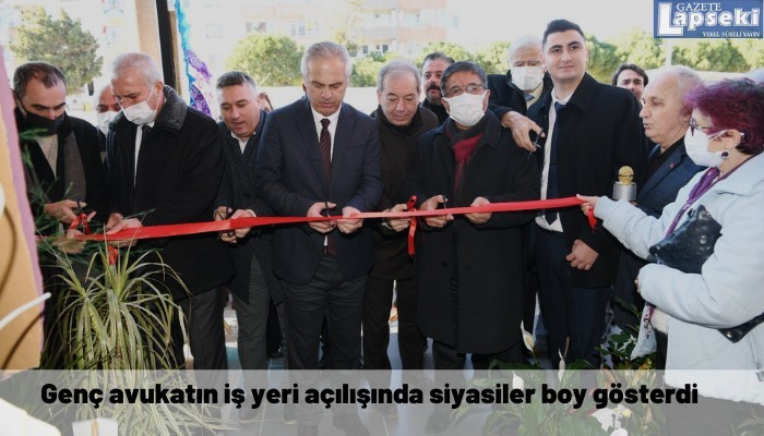 Genç avukatın iş yeri açılışında siyasiler boy gösterdi