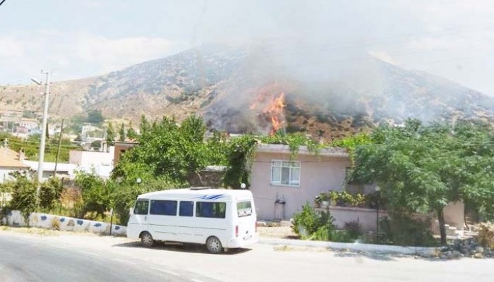 Tarım Arazisinde Çıkan Yangın 2 Saatte Kontrol Altına Alındı