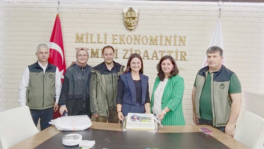 Genç Çiftçiye Sürpriz Doğum Günü Kutlaması