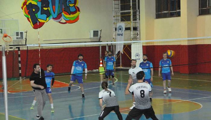 Lapseki Kaymakamlık Voleybol Turnuvası sona erdi