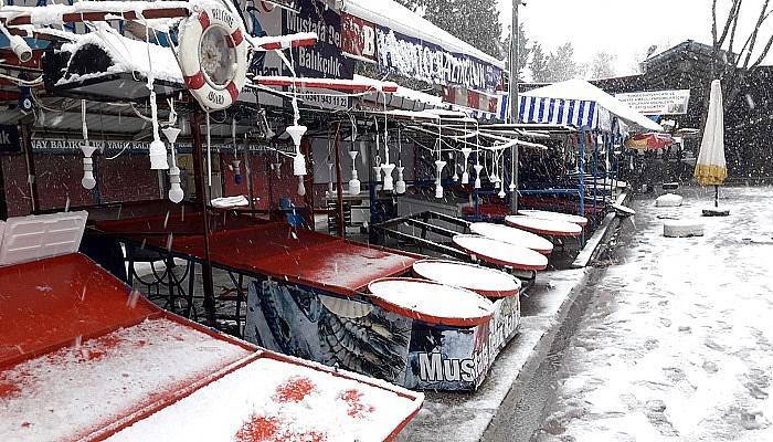 Soğuk hava ve kar pazarcı esnafını vurdu