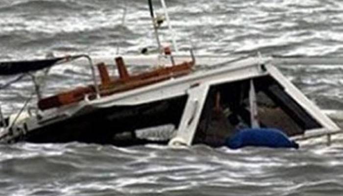 Ege'de kaçak göçmenleri taşıyan bot battı! 1 ölü