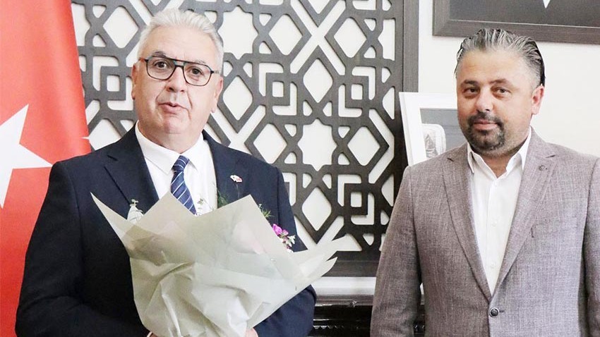 Bayramiç Belediyesi’nde devir teslim yapıldı