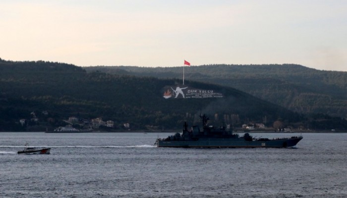 Rus savaş gemisi, Çanakkale Boğazı'ndan geçti (VİDEO)