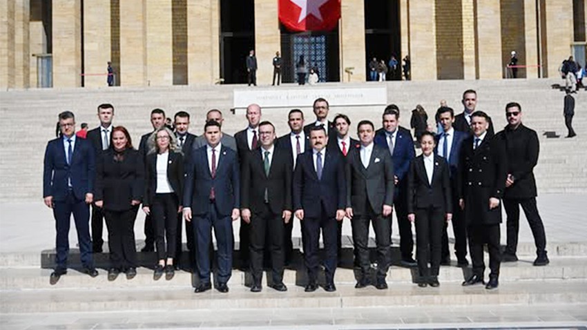 Çanakkale Savaşları Gelibolu Tarihi Alan Başkanlığı Heyeti Anıtkabir’i Ziyaret Etti