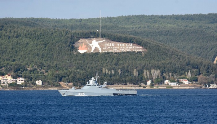 Rus savaş gemisi, Çanakkale Boğazı’ndan geçti