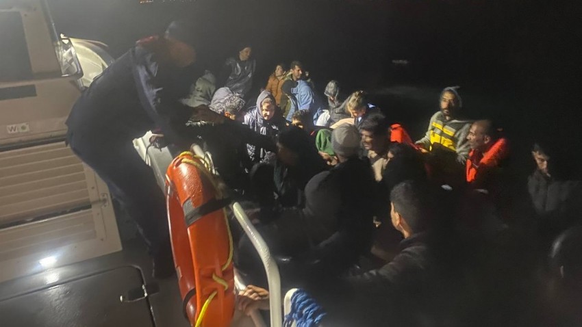 Türk Sahil Güvenlik Ekipleri, 41 Düzensiz Göçmeni Yakaladı!