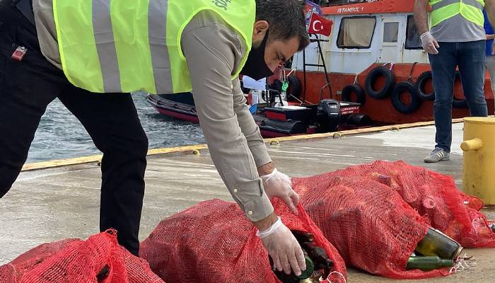 İskelede Deniz Temizliği Yapıldı