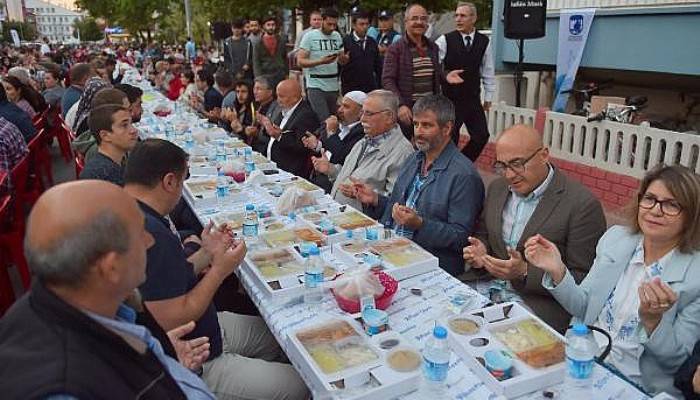 Çanakkale Belediyesi'nin mahalle iftarları başladı