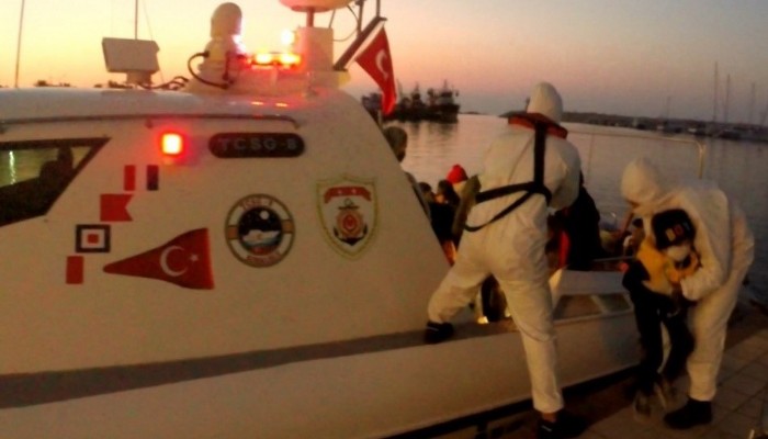 Yunanistan'ın Türk karasularına ittiği 47 göçmeni Sahil Güvenlik kurtardı