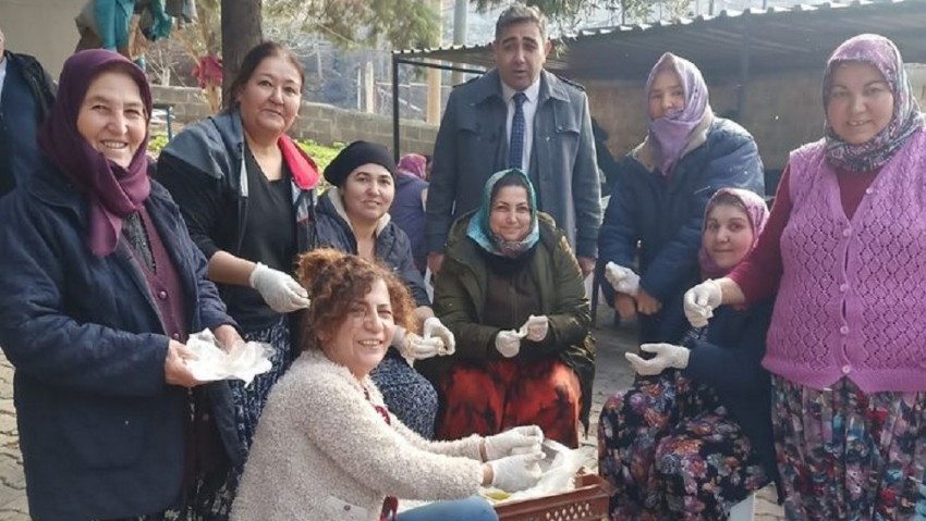 Akçeşme Köyü Zeytin Hasadı Pişi Günü Coşkusu