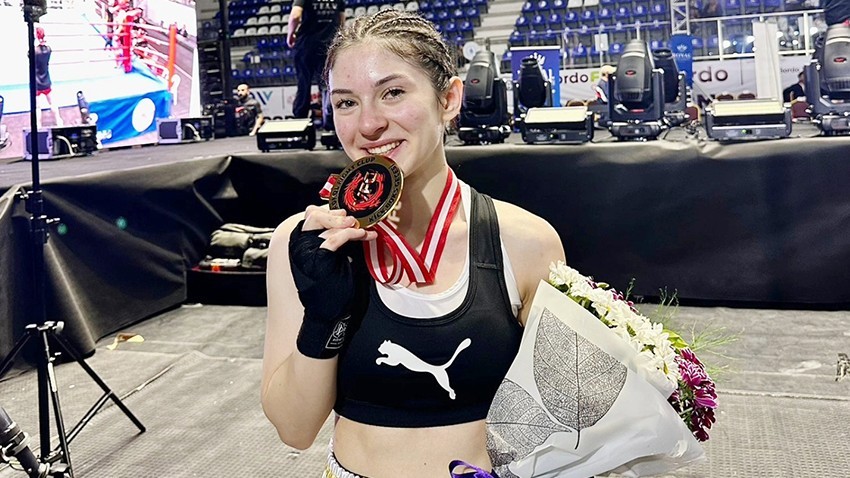 İclal Nazlı Rakibini Knock Out İle Mağlup Etti