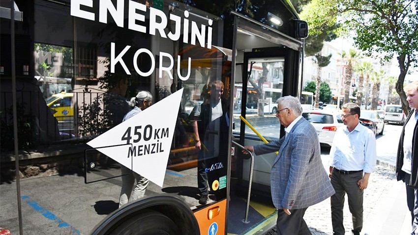 Başkan Gökhan elektrikli otobüs test sürüşüne katıldı