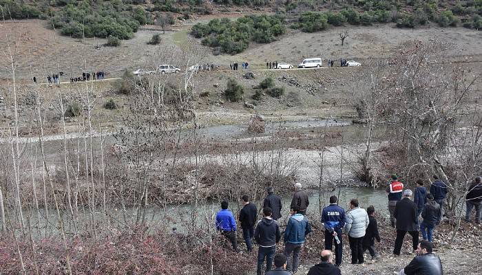 Dalgıçlar dereyi karış karış tarıyor! Çanakkale'den 2 su altı dalgıcı sevk edildi