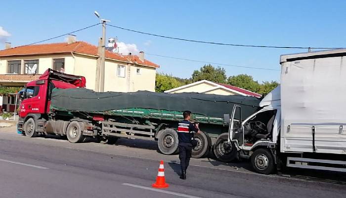 Kamyonet TIR'a arkadan çarptı 1 ölü