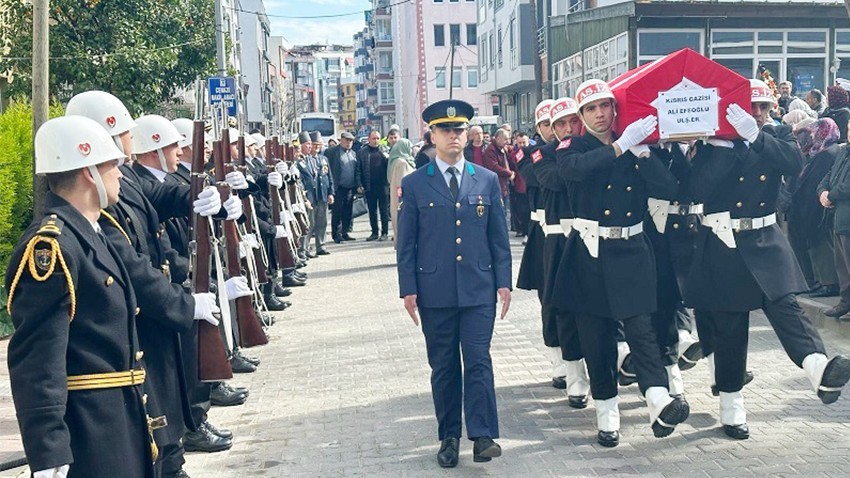 Kıbrıs gazisi son yolculuğuna uğurlandı