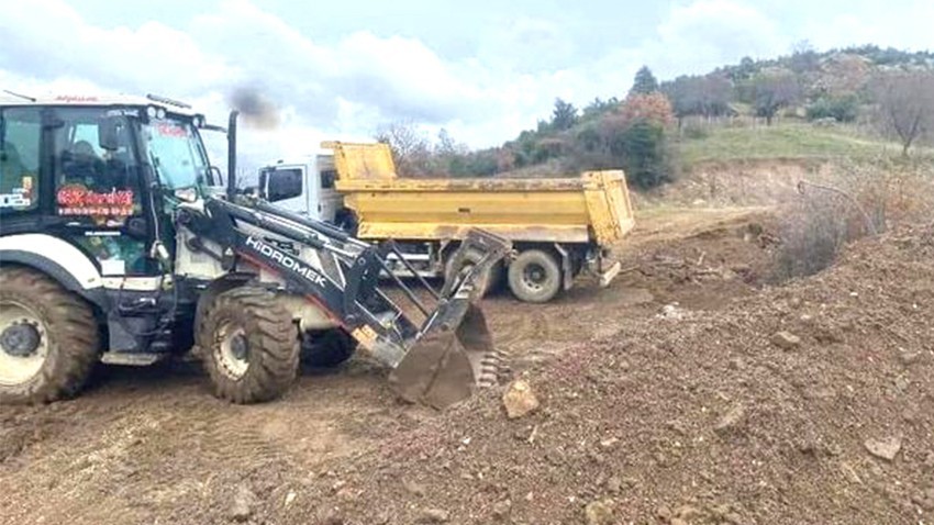 Yağışların etkilediği yolda çalışmalar başladı