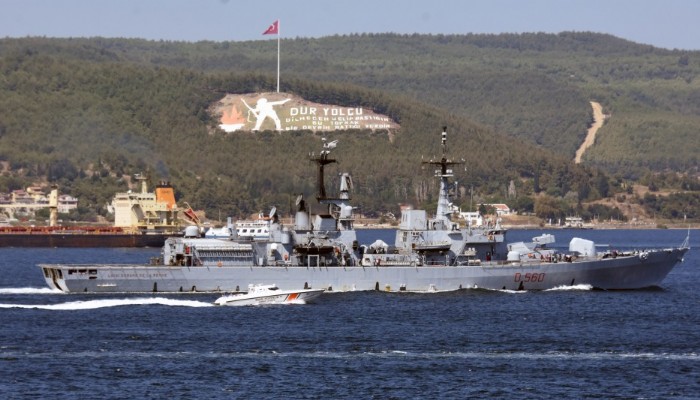 İtalyan savaş gemisi, Çanakkale Boğazı’ndan geçti