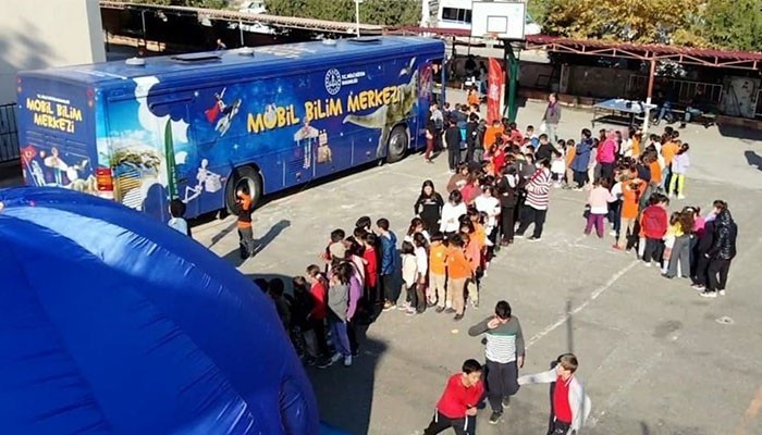Bilim Otobüsü Türkiye Yollarında