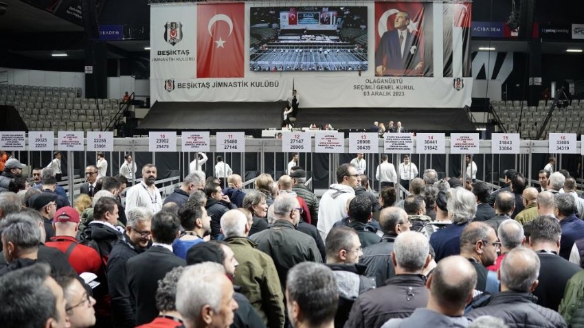 Beşiktaş'ta olağanüstü seçimli genel kurul başladı