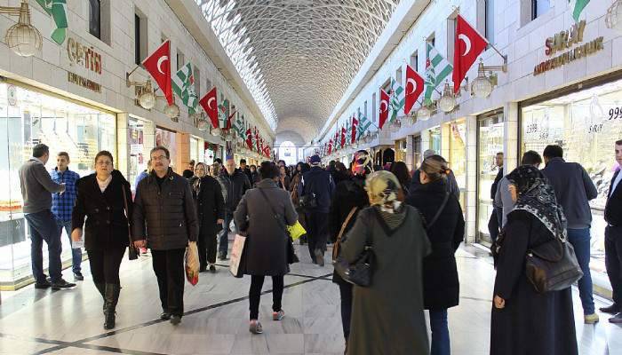 Döviz bozdurmak için akın ettiler