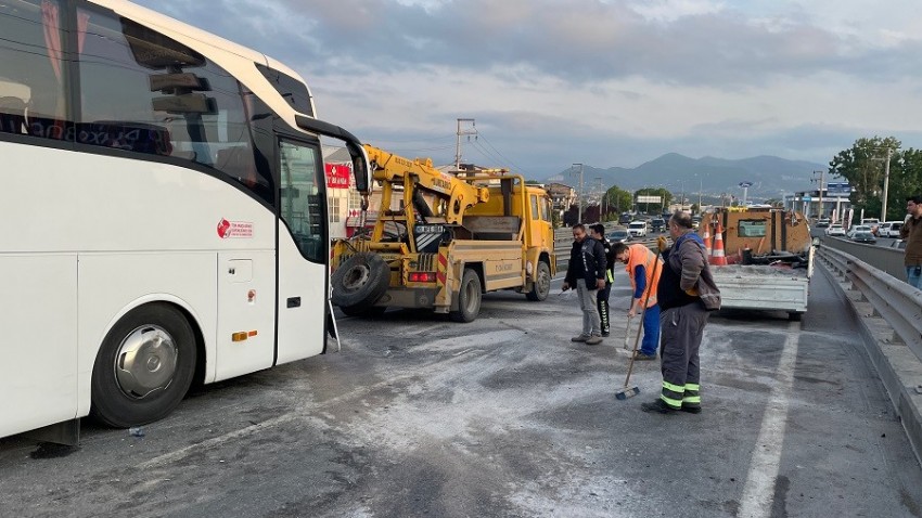 Kocaeli'de zincirleme trafik kazasında 2 kişi yaralandı