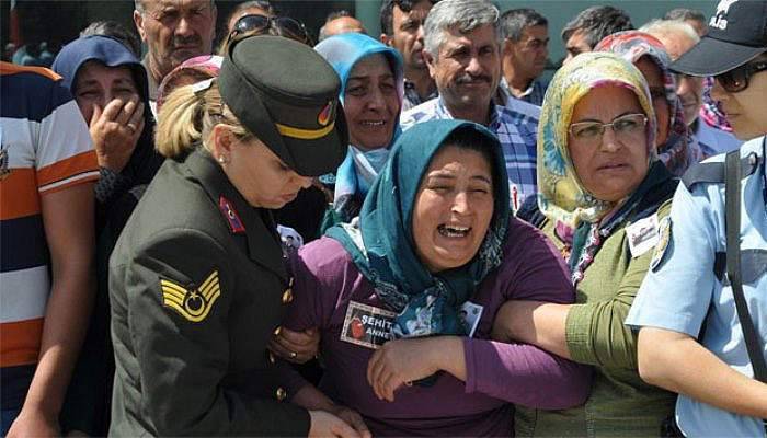 Şehit annesinin ağıtları yürekleri dağladı