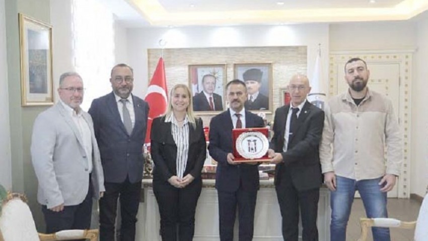 Çanakkale 1915 Beşiktaşlılar Derneği Vali İlhami Aktaş'ı Ziyaret Etti