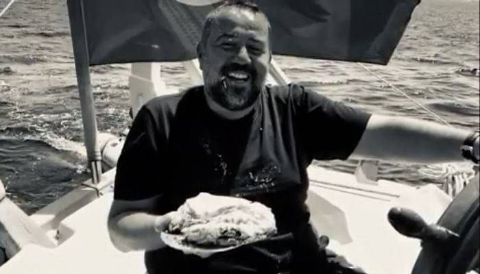 Ata Demirer’den güldüren doğum günü klibi (VİDEO)