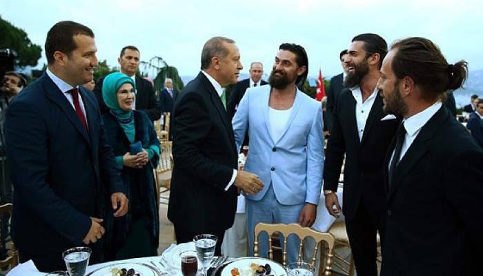 Cumhurbaşkanı Erdoğan'ın iftar yemeğinde ünlüler geçidi