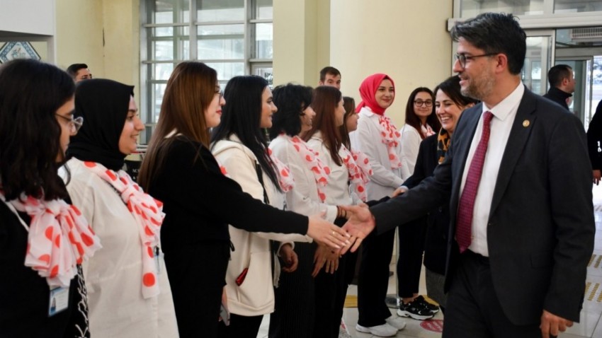 Rektör Erenoğlu ÇOMÜ Hastanesinde Çalışan Öğrencileri Ziyaret Etti