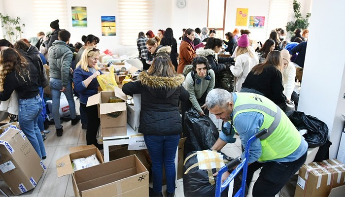 Yardım Malzemeleri Toplanmaya Devam Ediyor