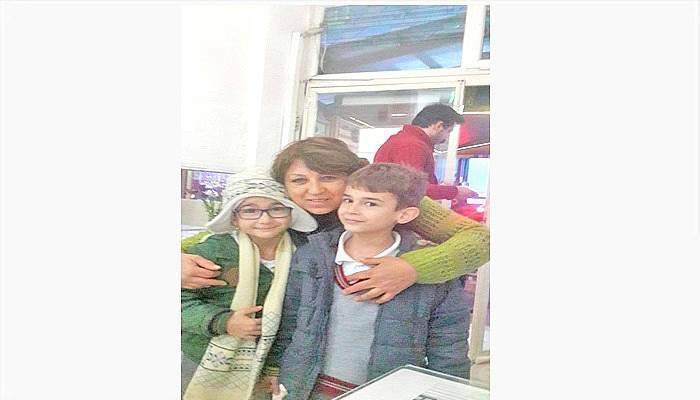 Teyzelerini Yalnız Bırakmıyorlar