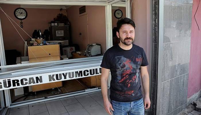 KUYUMCUYU SOYDULAR, ALTINLARI SAÇA SAÇA KAÇTILAR